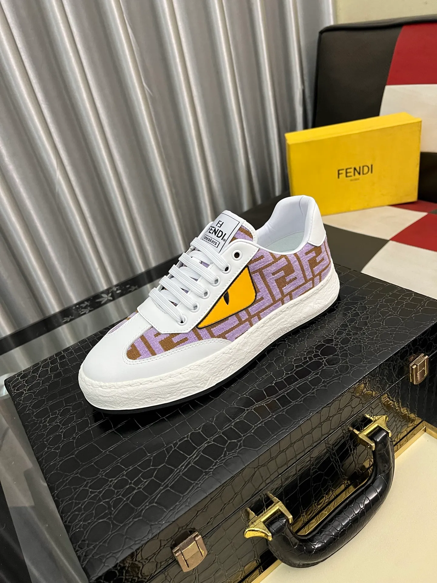 Men's shoes 💰420⌚️⌚️FENDI "Fendi" P480 Regular size: 38-44 (casual shoes) Product materials: Selected cowhide upper, soft sheepskin lining; original outsole. 4️⃣colors available